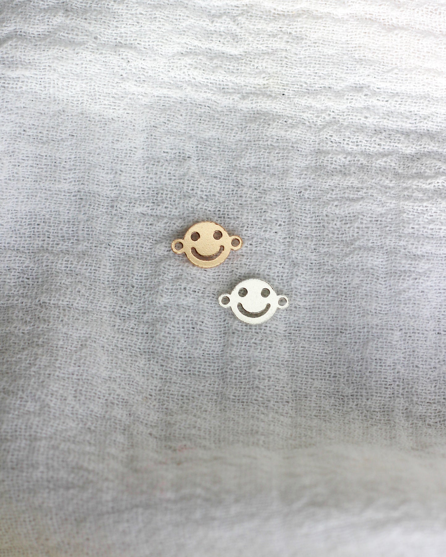 Smiley Face Connector, CN280