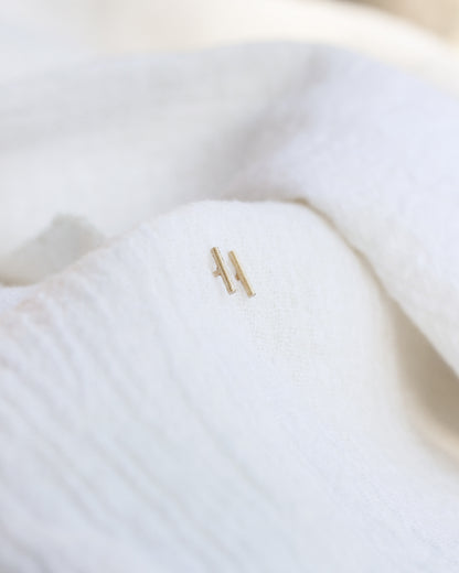 6mm Gold Bar Stud Earrings, E13