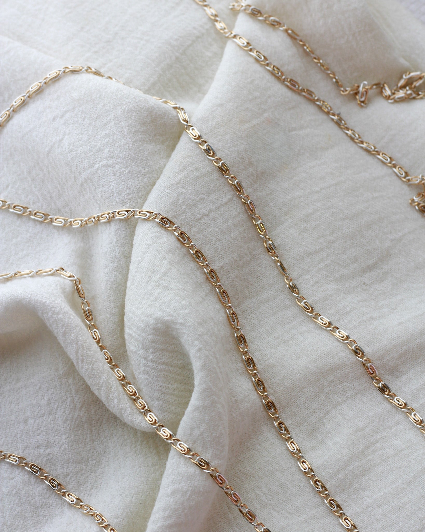 3.3mm Alternating Mixed Metal Scroll Chain, M268