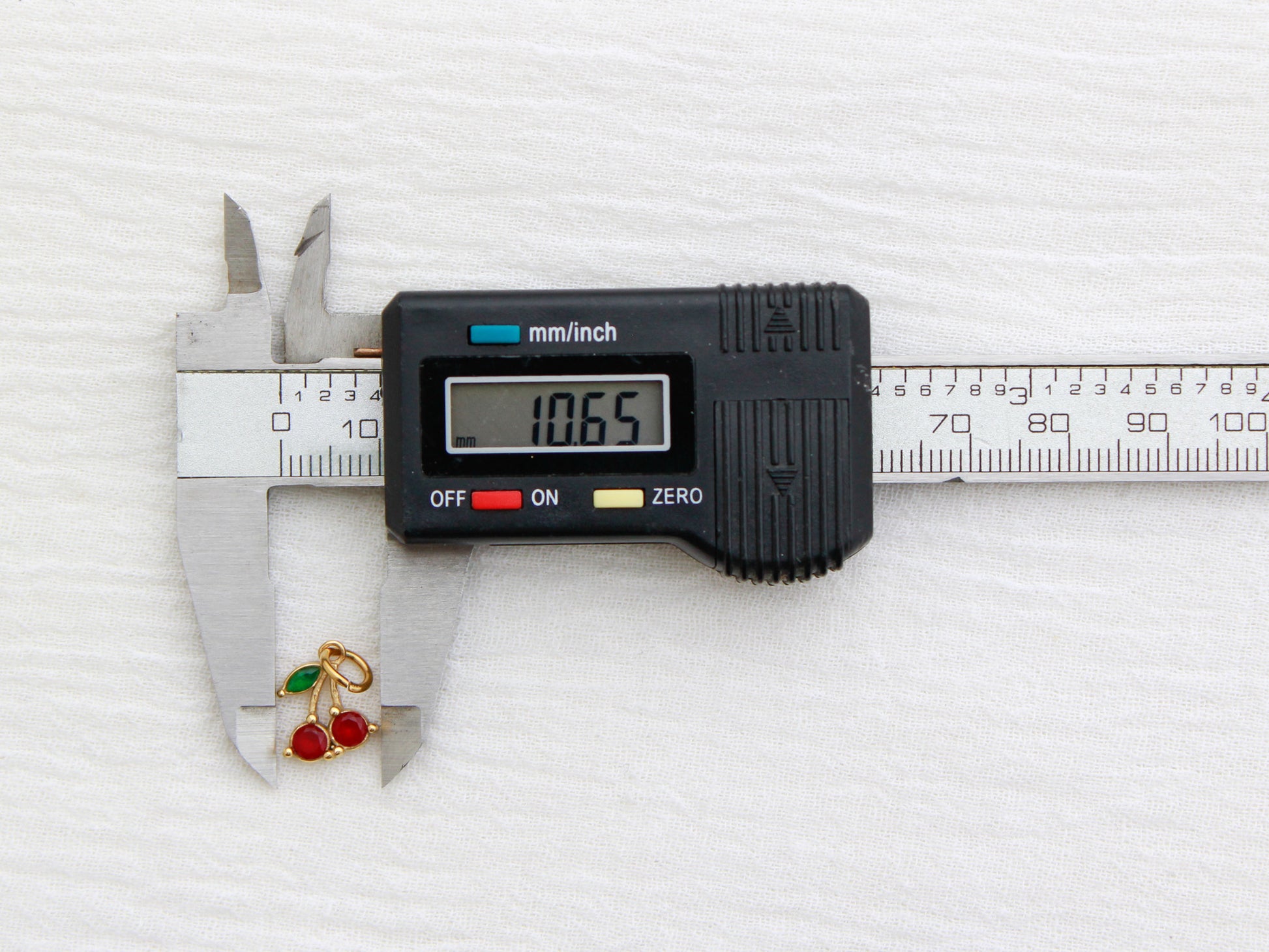 Cherry PVD Charm, CH320