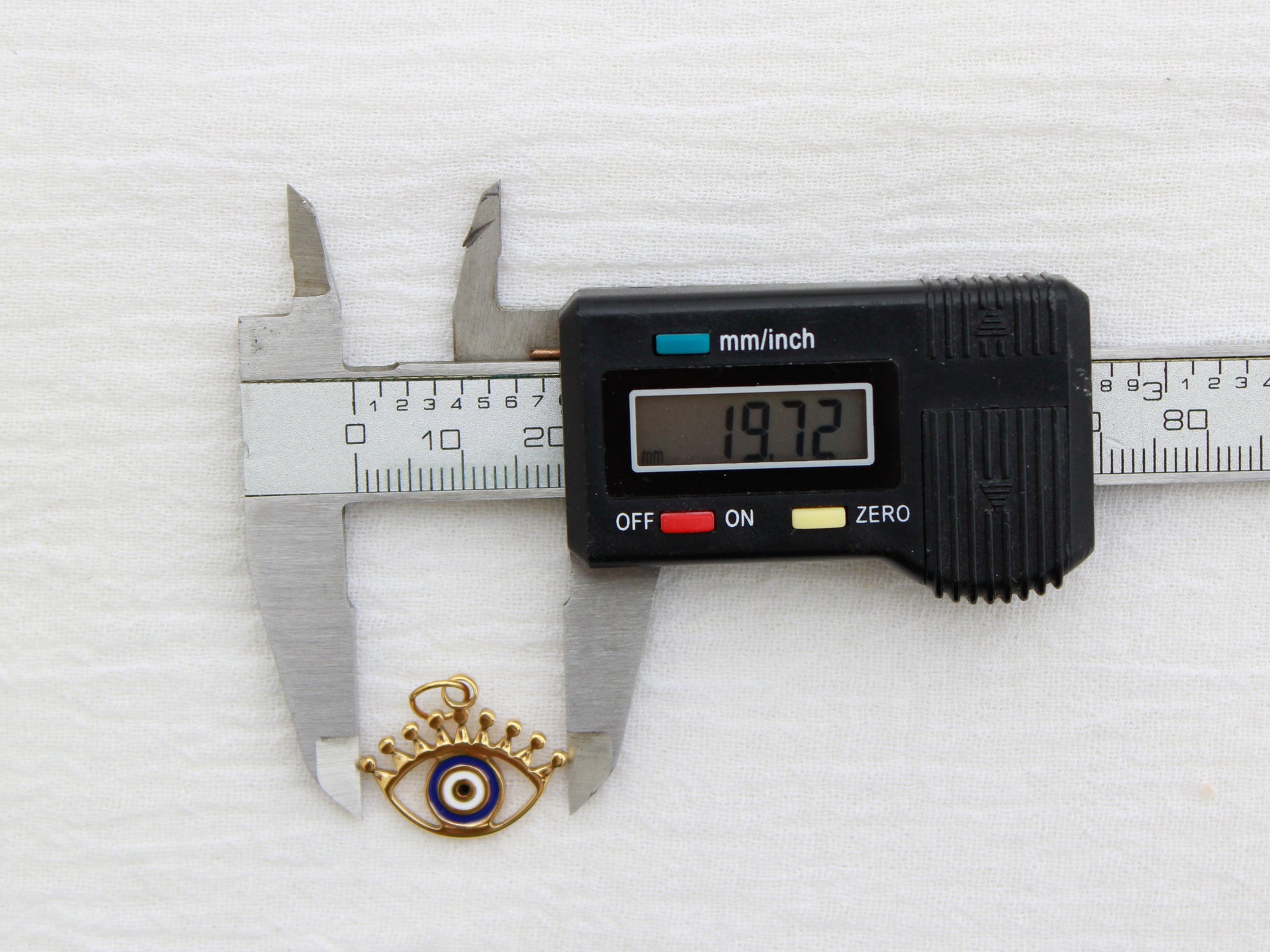 Eye PVD Charm, CH323