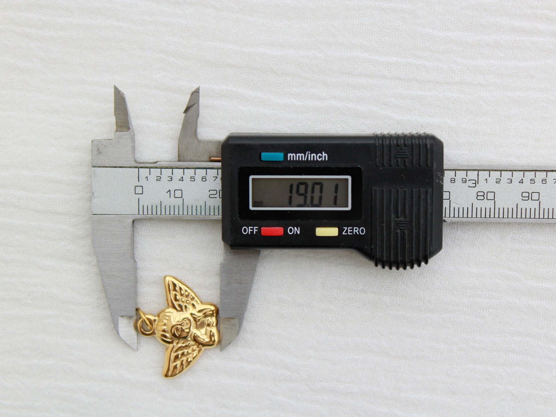 Angel PVD Charm, CH324