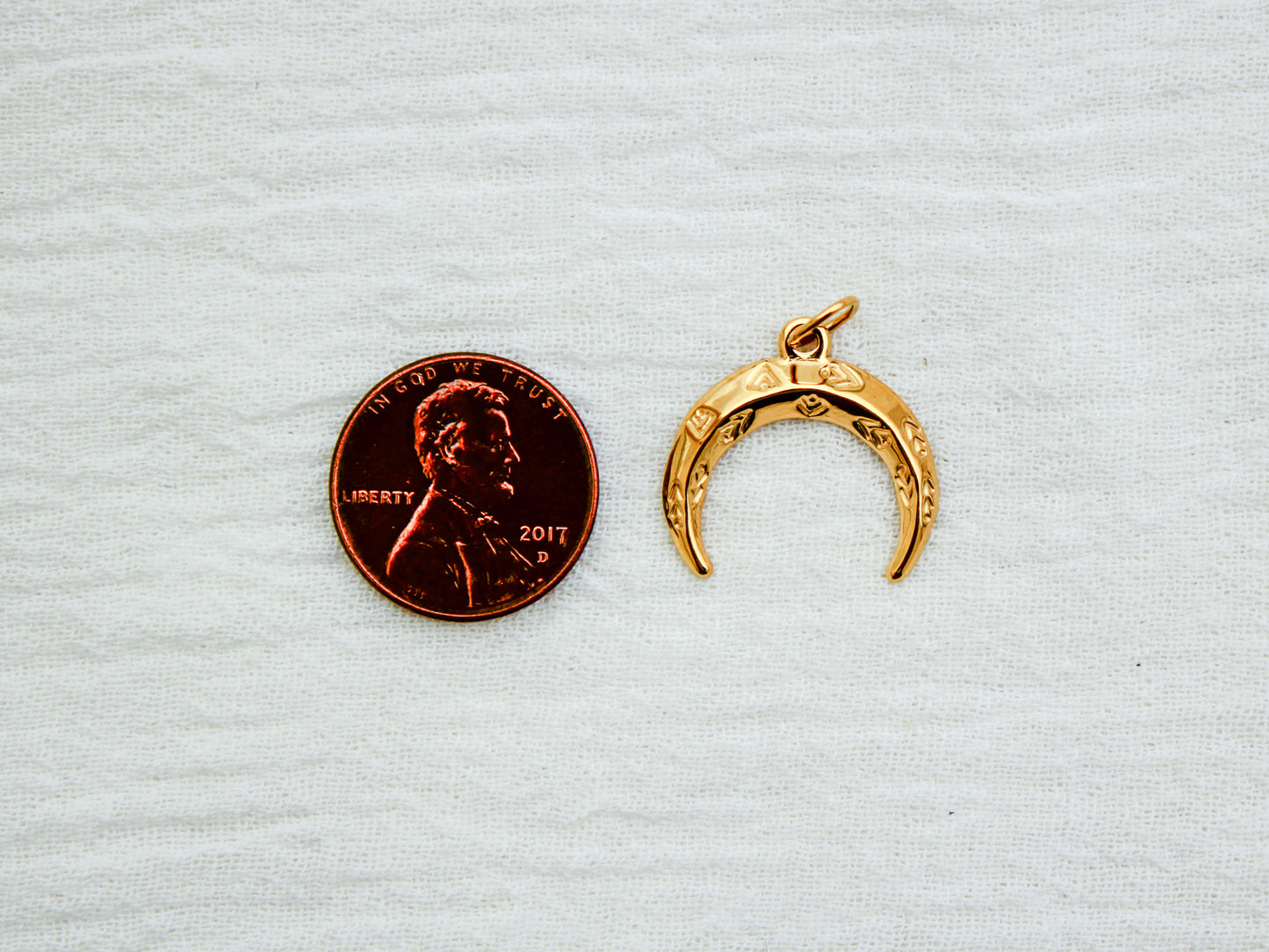 Crescent PVD Charm, CH331