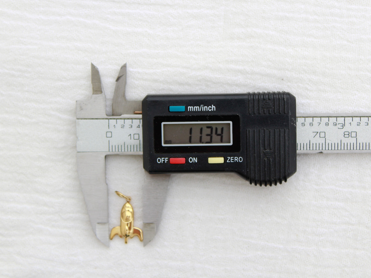Spaceship PVD Charm, CH333