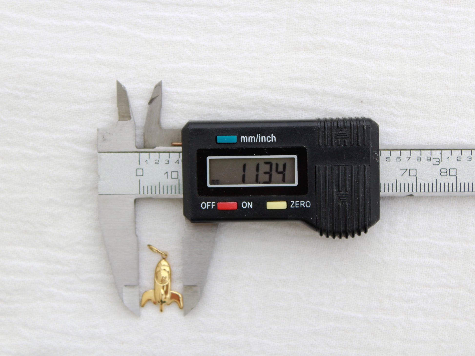 Spaceship PVD Charm, CH333