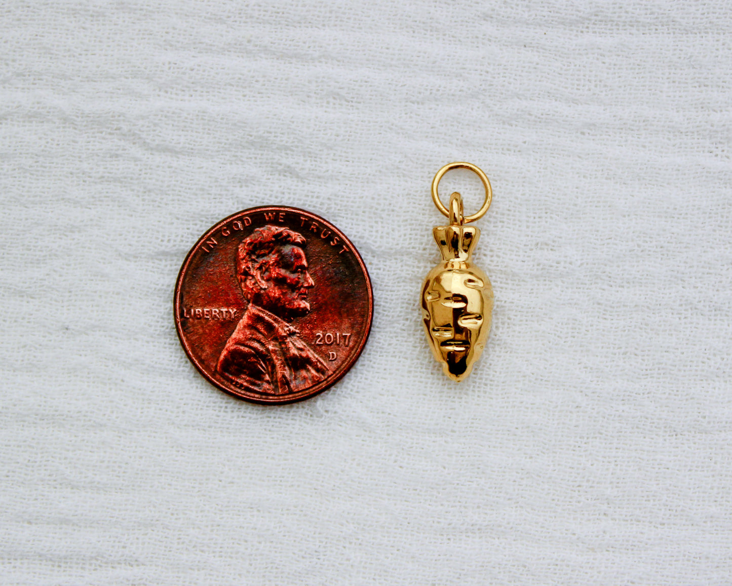 Carrot PVD Charm, CH343