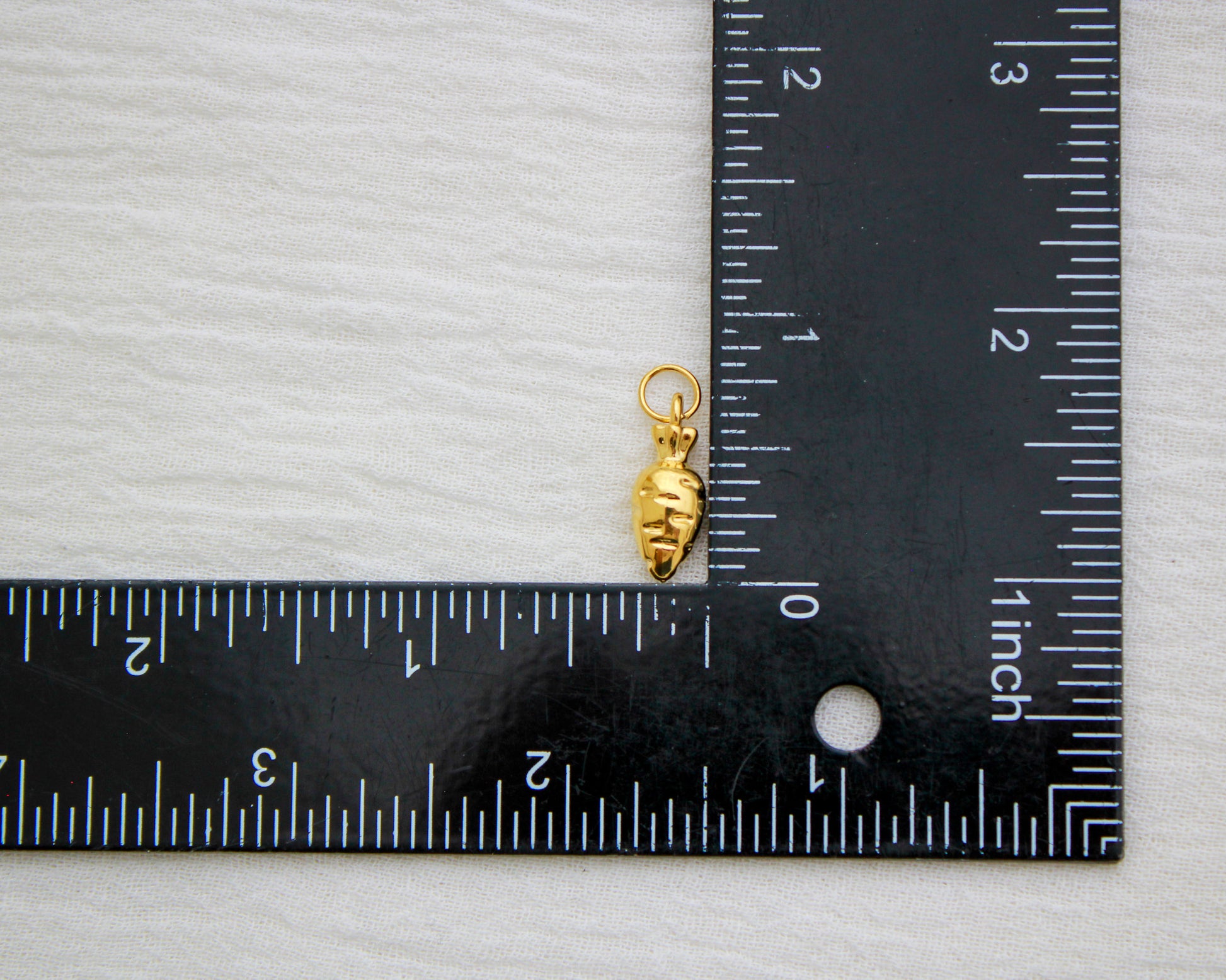 Carrot PVD Charm, CH343