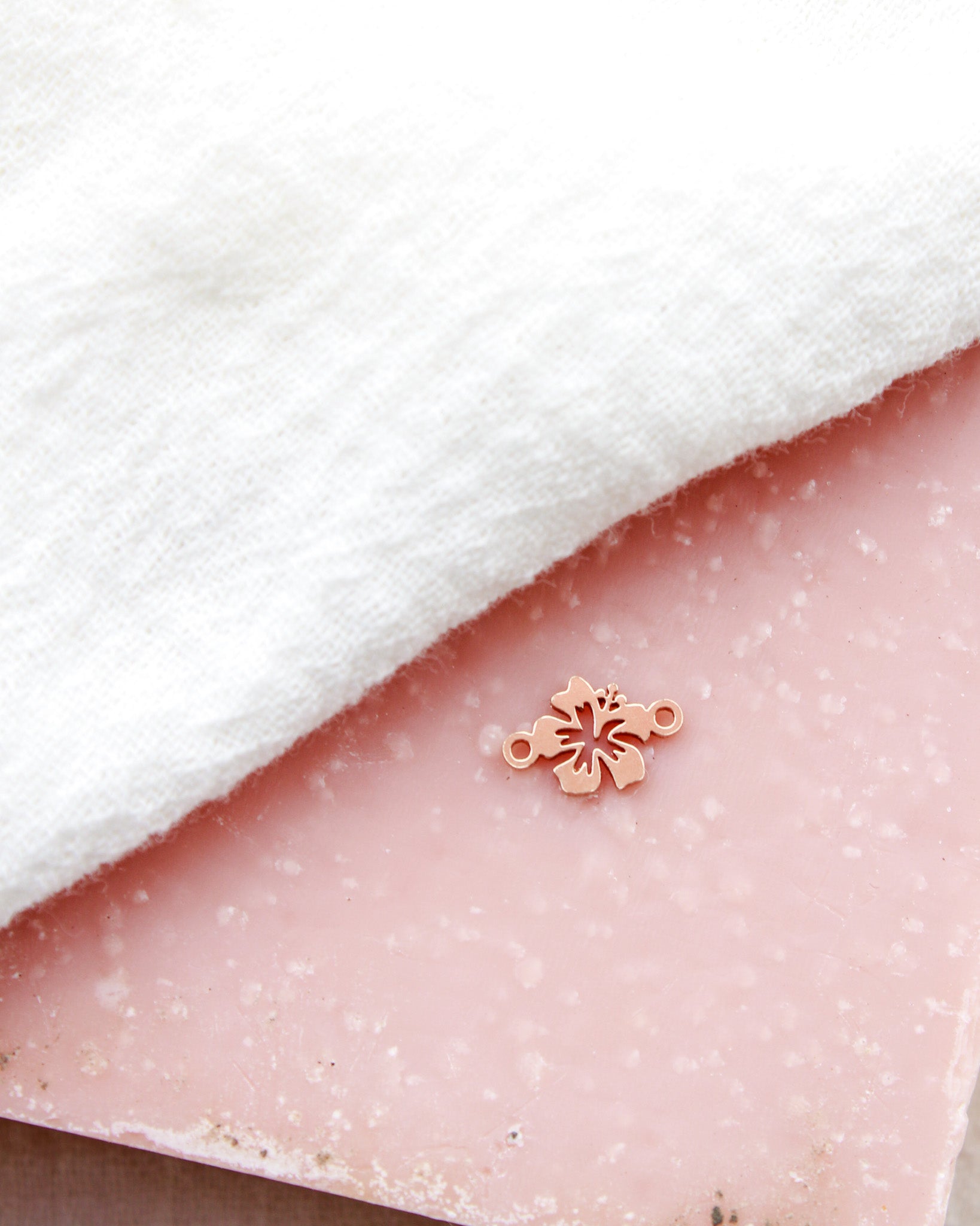Hibiscus Flower Connector, CN479