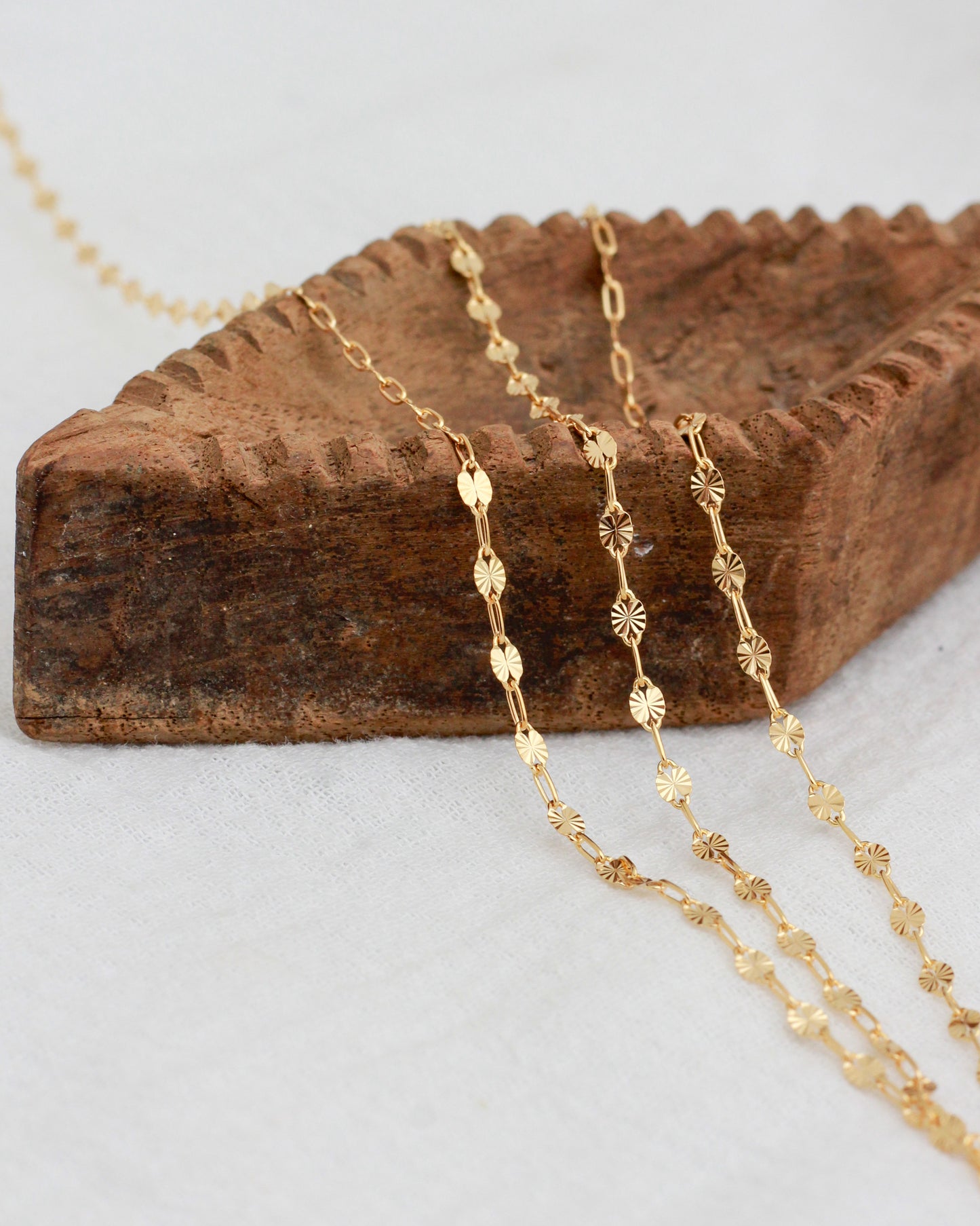 2.2mm Sunburst Paperclip Chain, S105, G105