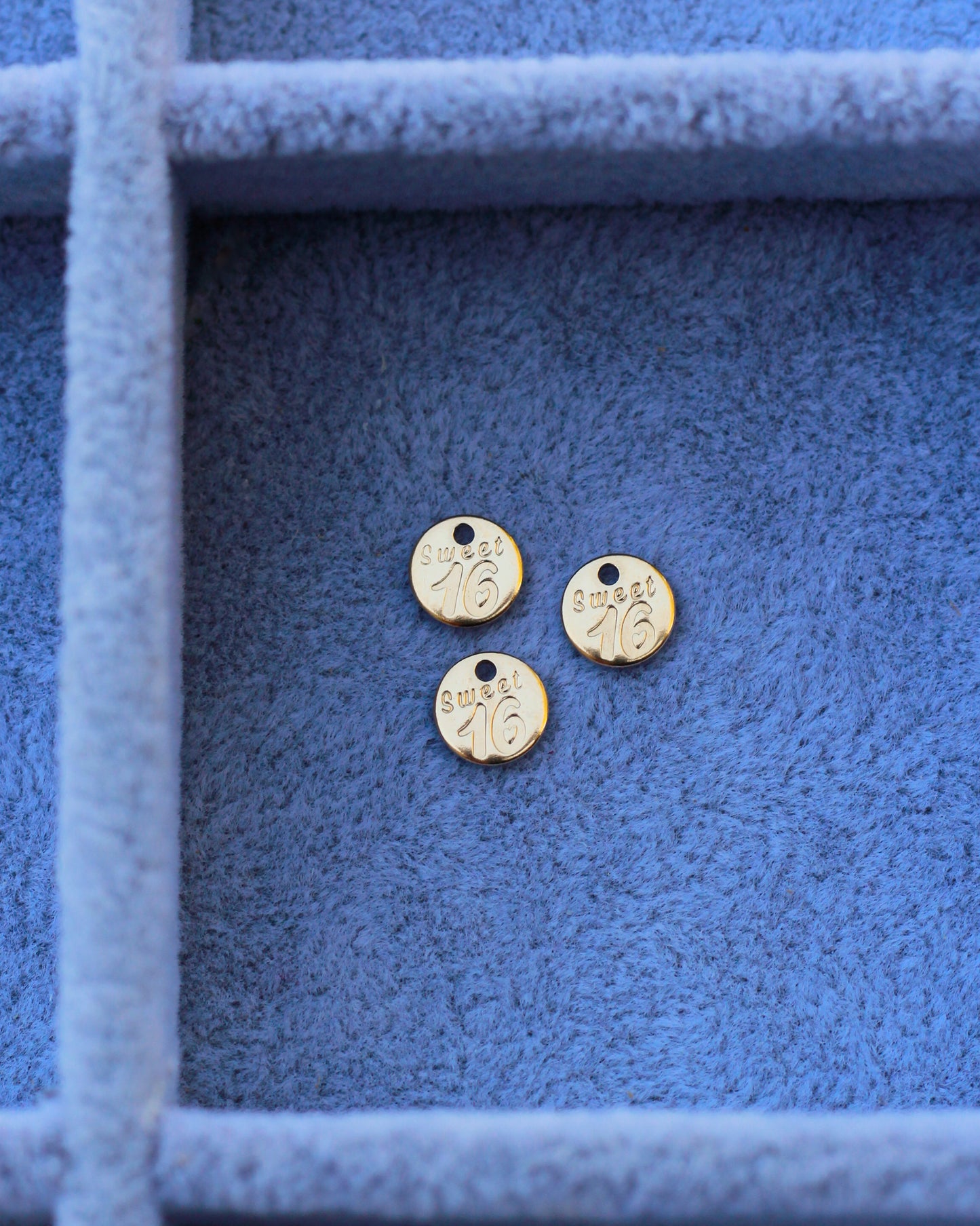 6.3mm Sweet 16 Charm, CH05