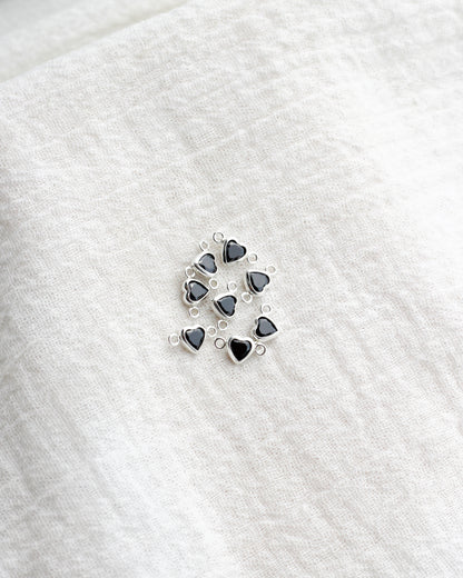 4mm Horizontal Heart Black Onyx Connector, CN343