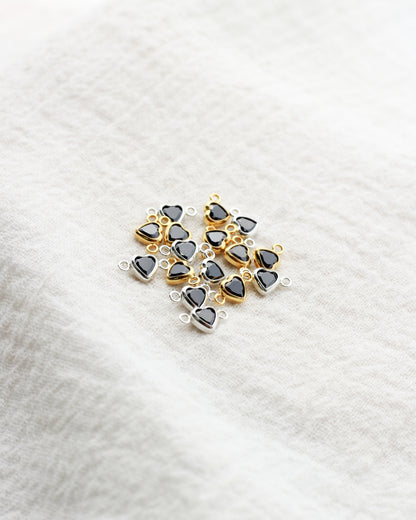 4mm Horizontal Heart Black Onyx Connector, CN343