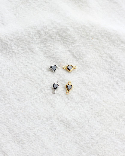 4mm Horizontal Heart Black Onyx Connector, CN343