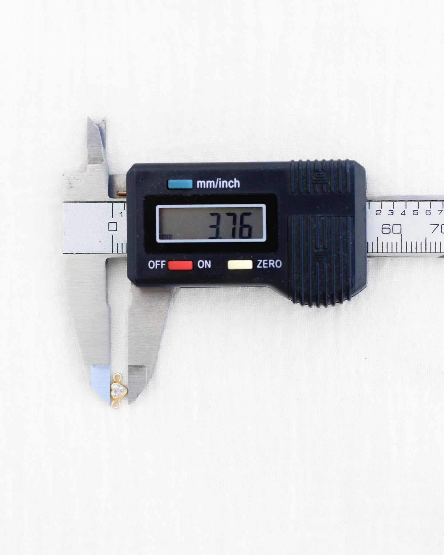 3mm Horizontal Heart Bezel Connector, CN336