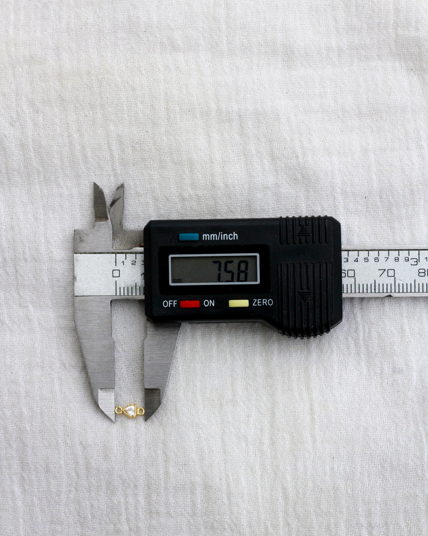 3mm Vertical Heart Bezel Connector Vertical, CN338