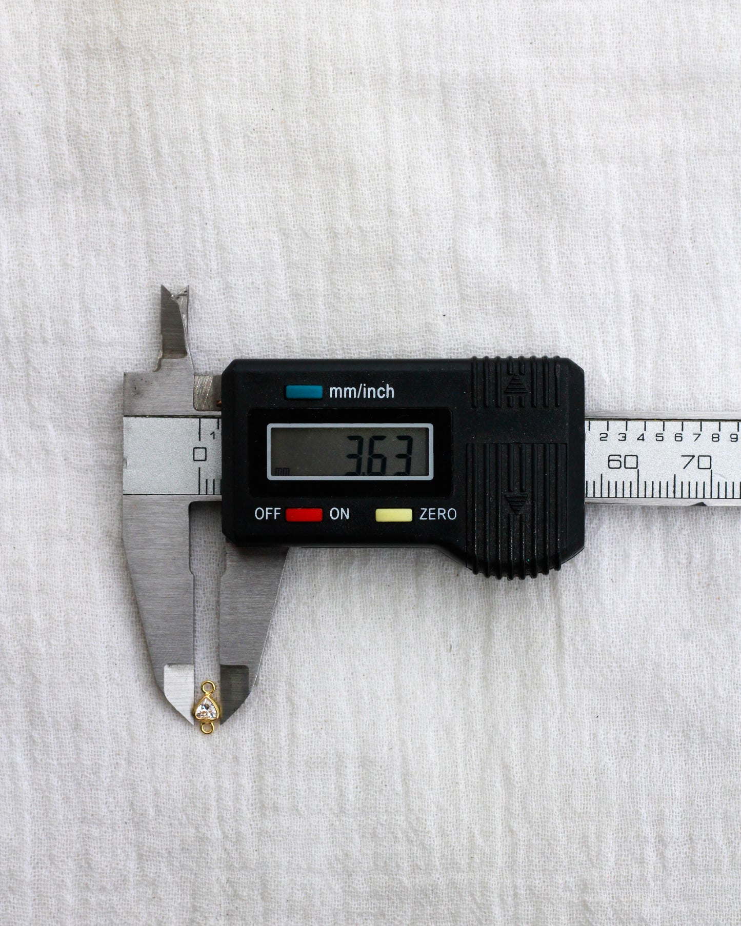 3mm Vertical Heart Bezel Connector Vertical, CN338