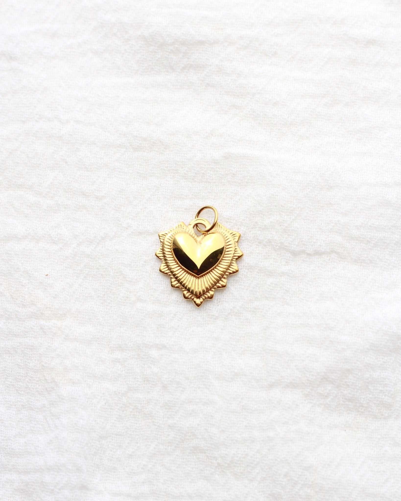 18mm Fluted Heart PVD Charm, CH428