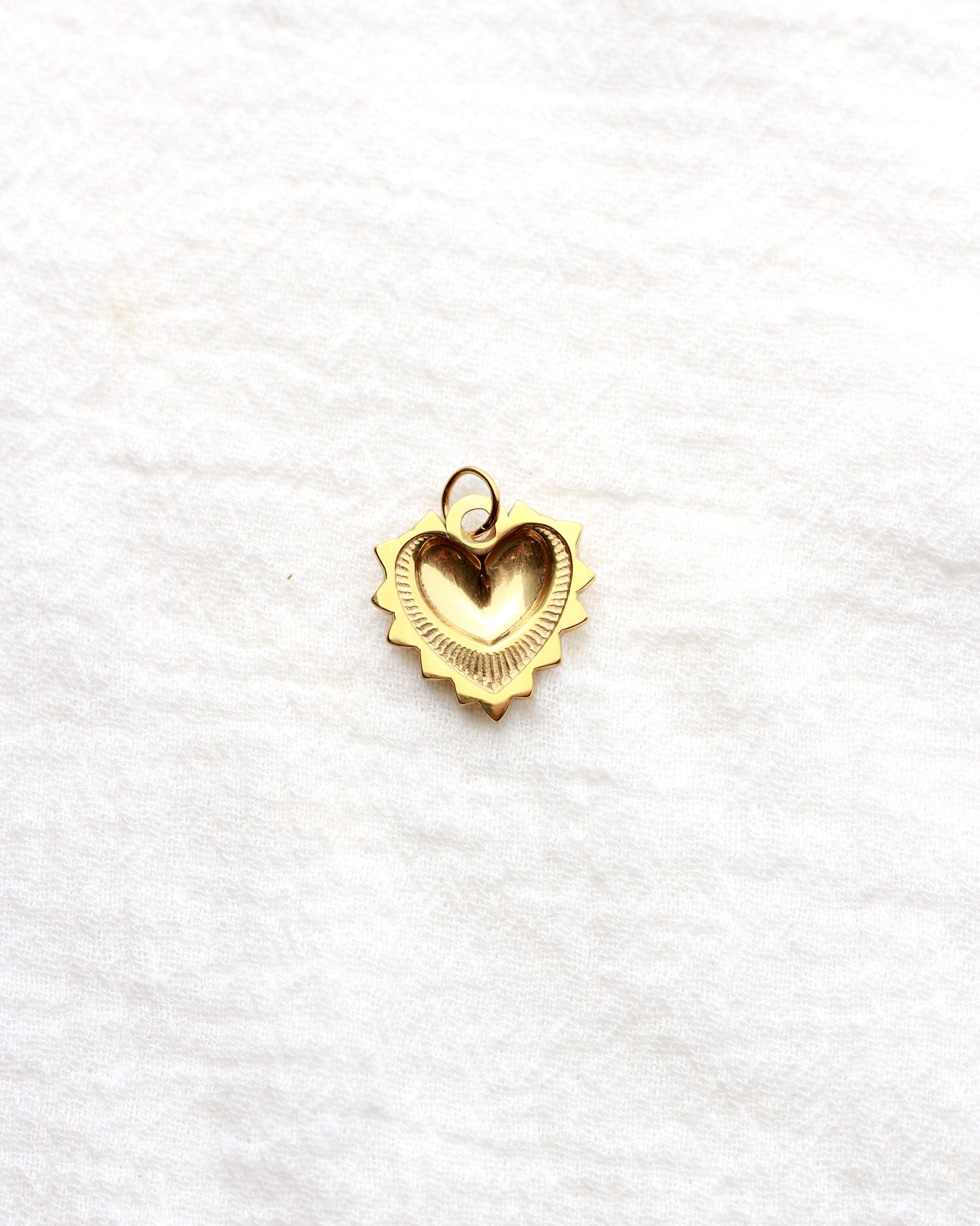 18mm Fluted Heart PVD Charm, CH428