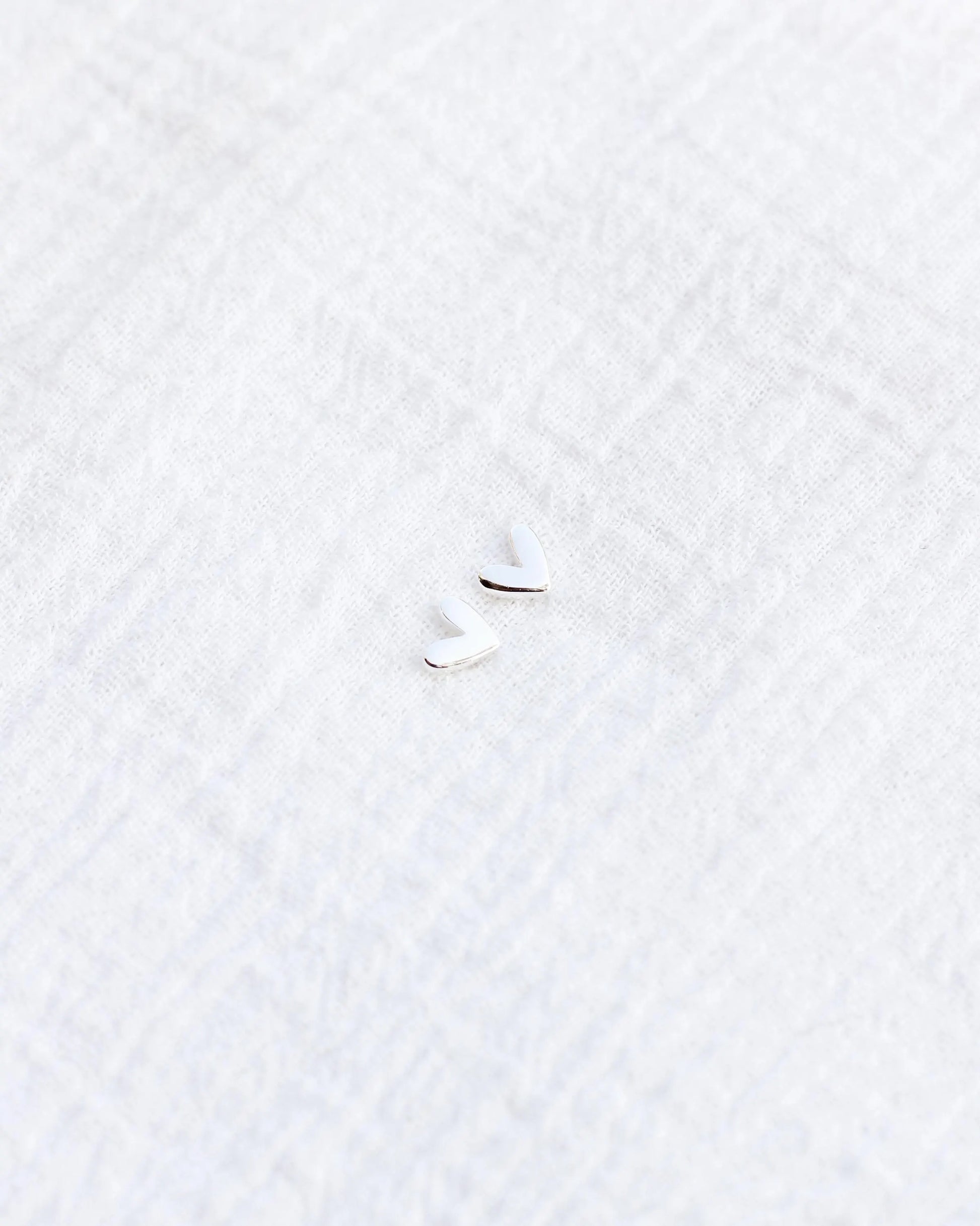 6mm Gold Heart Stud Earrings, E9