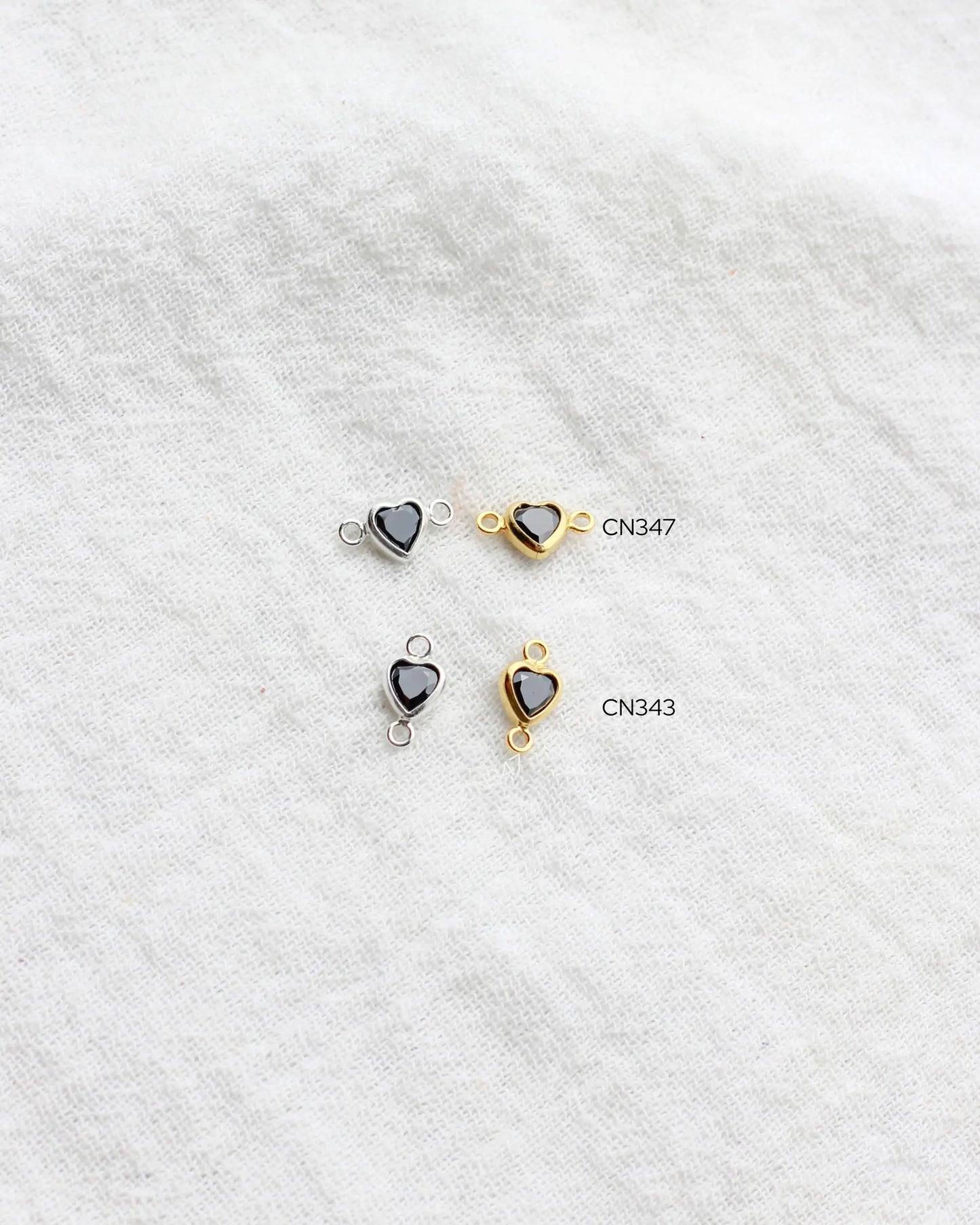 4mm Vertical Heart Onyx Connector, CN347