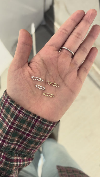 3 Linked Heart Outline Connector, CN437