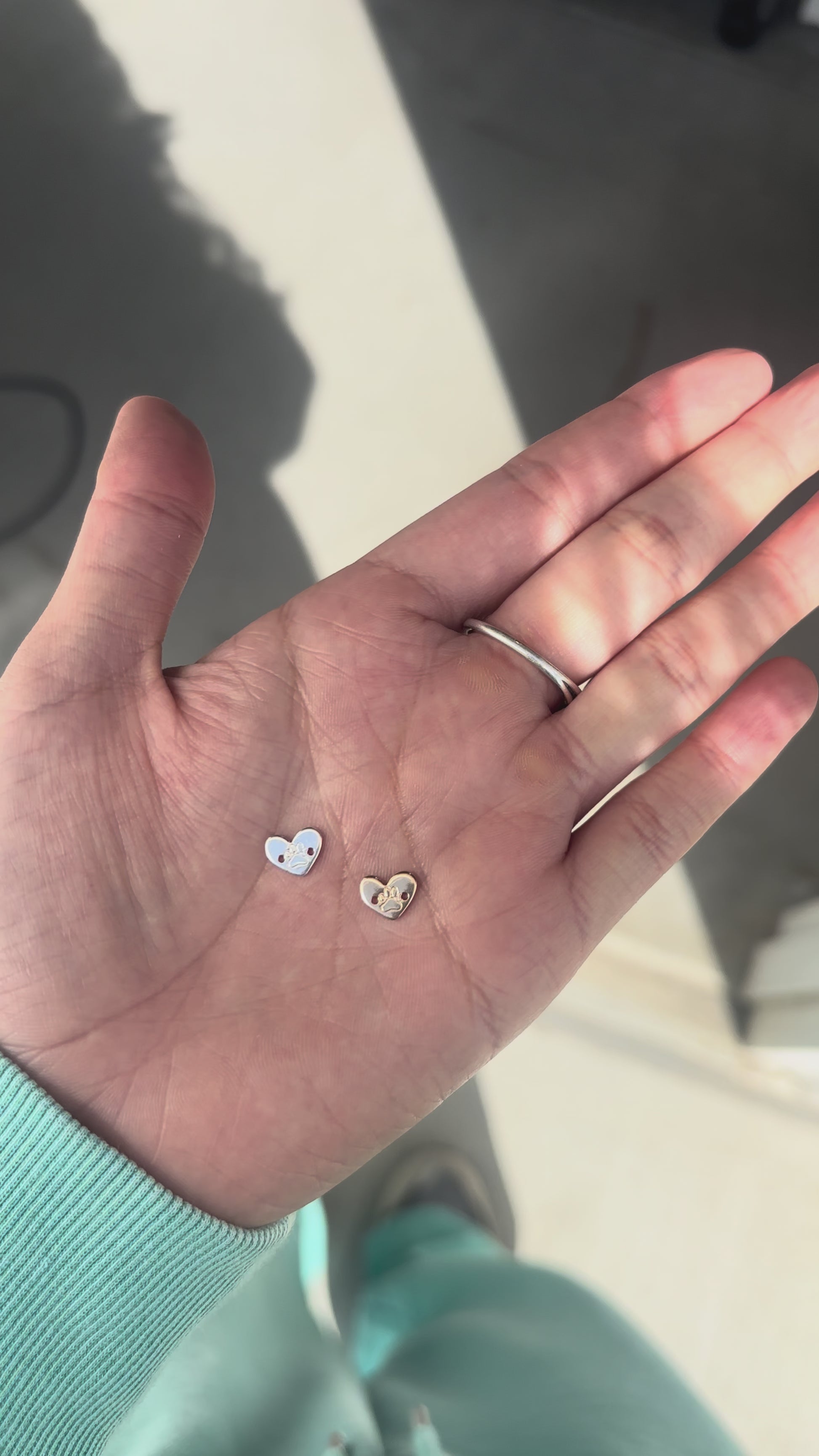 7mm Paw Print Heart Two Middle Holes, CN390