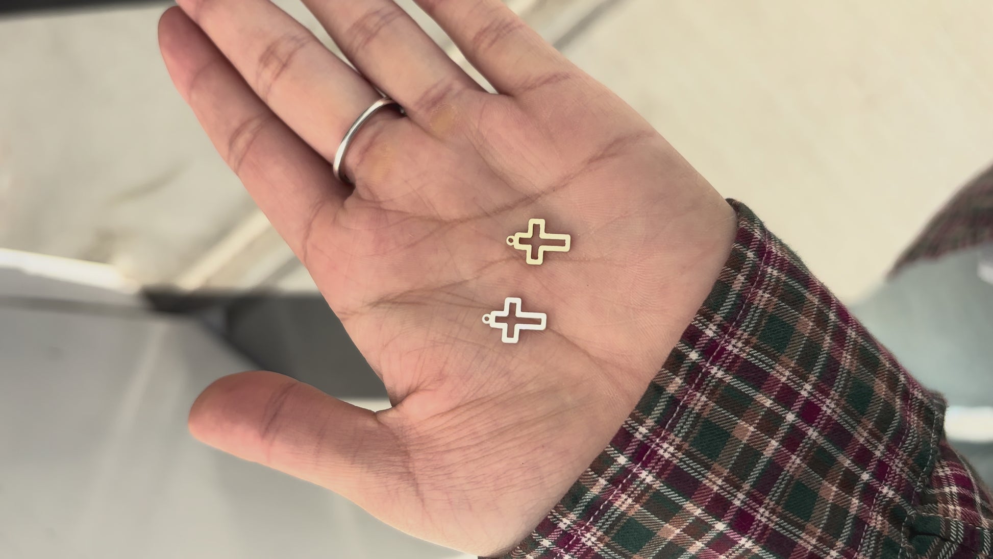 Cross Outline Charm, CH316