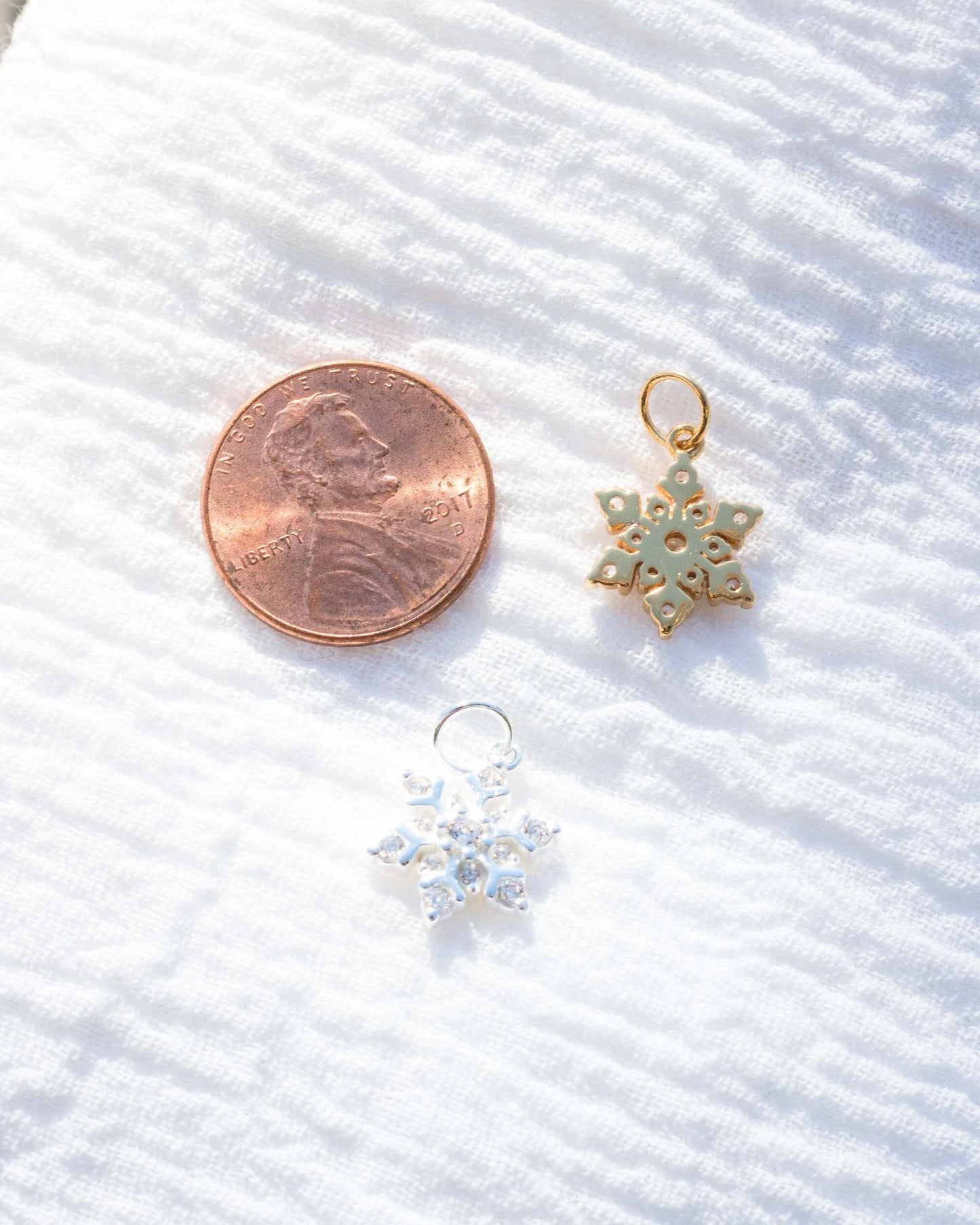 Snowflake charm pave cz, CH47