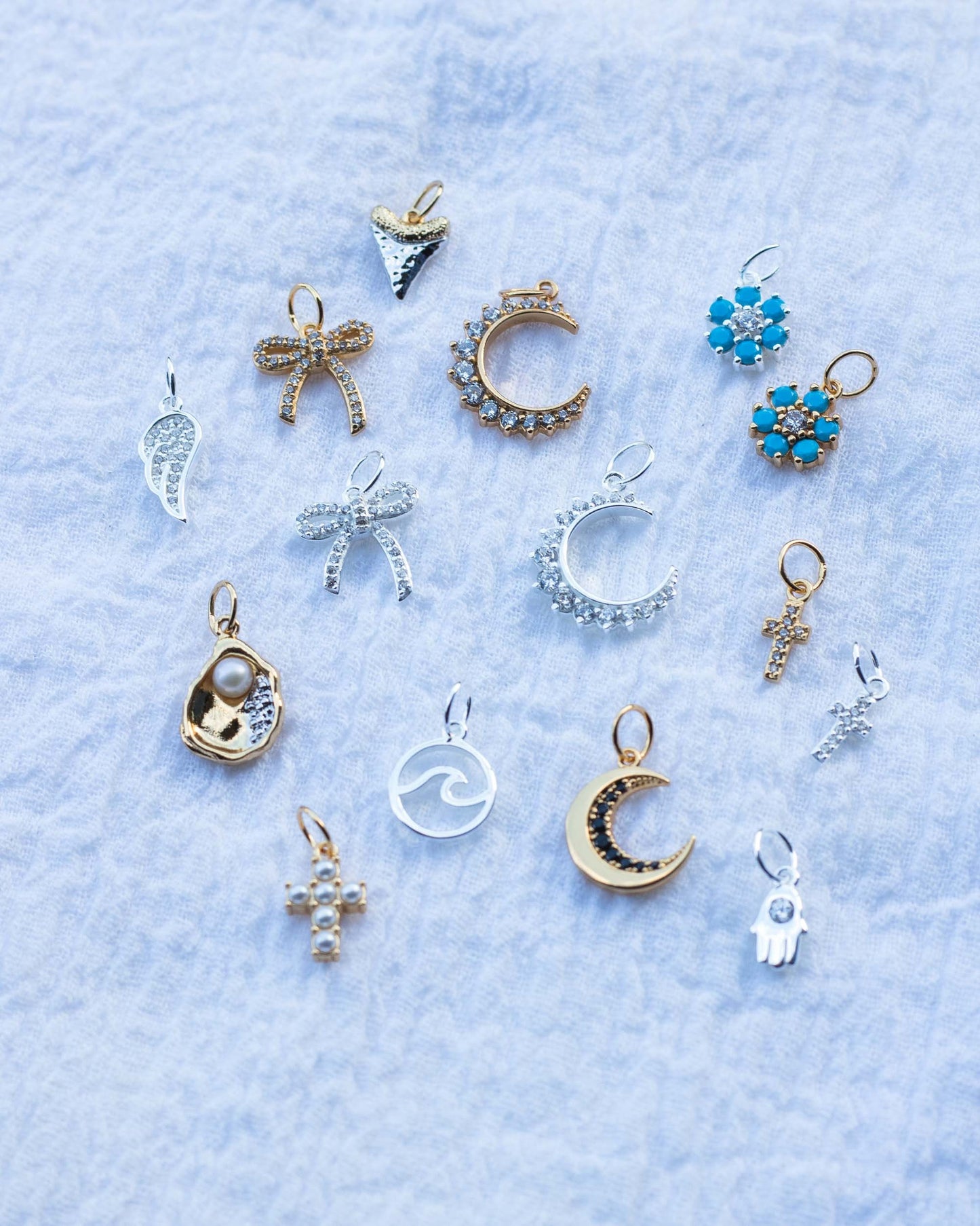 Oyster with Freshwater Pearl Charm, CH67