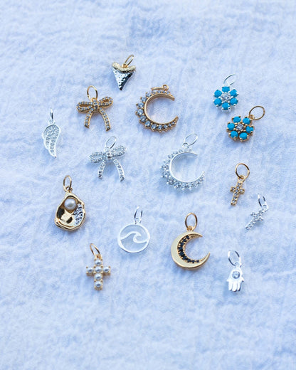 Oyster with Freshwater Pearl Charm, CH67